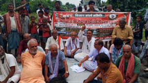 BIHAR:- मधुबनी के कलुआही में15 वर्षों से बंद शाखा नहर को लेकर किसानों ने 6 घंटे तक NH-527B रखा जाम, एक सप्ताह में काम शुरू करने का मिला आश्वासन