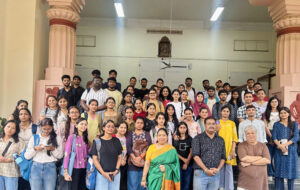 बीएचयू में नए दाखिला लेने वाले छात्रों ने एकेडमिक इंडक्शन प्रोग्राम में म्यूज़ियम का किया भ्रमण