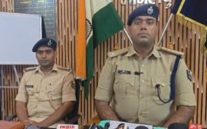ब्राउन शुगर के साथ पांच तस्कर गिरफ्तार, छह मोबाइल और नकद बरामद