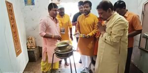 भूतनाथ धाम में मंत्री डॉ. दिलीप जायसवाल ने किया जलाभिषेक, श्रावणी मेले का शुभारंभ