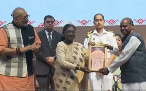 मप्र के खरगोन जिले के बुनकर कमल गौड़ को मिला राष्ट्रीय हथकरघा पुरस्कार