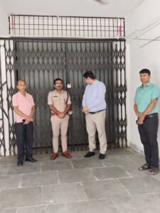 डीएम और एसपी ने की ईवीएम-वीवीपैट वेयरहाउस का बाह्य निरीक्षण