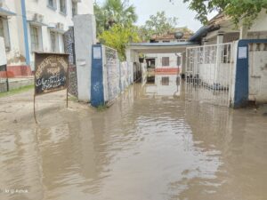 BIHAR:- थोड़ी बारिश से मधुबनी शहर हुआ पानी-पानी, सदर अनुमंडल कार्यालय और जिला कोर्ट में जाना हुआ मुश्किल