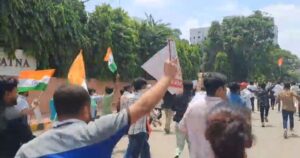 BPSC TRE-4 को लेकर पटना में छात्रों का प्रदर्शन तेज, बैरिकेडिंग तोड़कर डाकबंगला की ओर बढ़े अभ्यर्थी