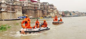 वाराणसी गंगा नदी में फिर उफान, 11वीं एनडीआरएफ बोट पेट्रोलिंग और त्वरित प्रतिक्रिया के लिए टीमें तैयार