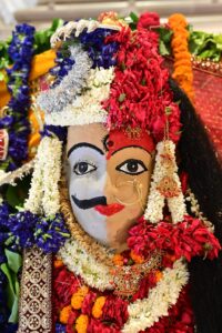 सावन के तीसरे सोमवार पर बाबा का अर्धनारीश्वर श्रृंगार देख शिवभक्त आह्लादित