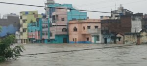 लगातार बारिश और डैम से भारी जलप्रवाह के कारण आसनसोल एवं हावड़ा में बाढ़ का खतरा