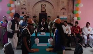 बाल संसद के मंचन से बच्चों ने दिया शिक्षा, रोजगार और पर्यावरण संरक्षण का संदेश