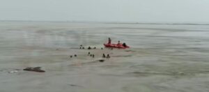 भागलपुर में मजदूरों से भरी नाव गंगा नदी में पलटी, छह लापता, 12 ने तैर कर बचाई जान