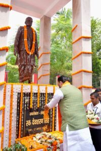 मुख्यमंत्री ने स्वतंत्रता सेनानी स्व० देवशरण सिंह जी को उनके जन्म दिवस के अवसर पर नमन किया