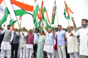 दिल्ली विधानसभा में तिरंगा यात्रा का आयोजन, विजेंद्र गुप्ता बोले- तिरंगा हमारे लोकतंत्र की जीवंत धड़कन