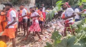 प्रशासन के दावों की खुली पोल, गंदगी के बीच गंगाजल भरने को मजबूर हुए शिवभक्त