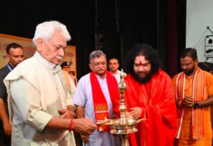 जम्मू-कश्मीर की पवित्र बूढ़ा अमरनाथ यात्रा शुरू, कड़ी सुरक्षा के बीच जत्था रवाना, एलजी सिन्हा ने दिखाई झंडी