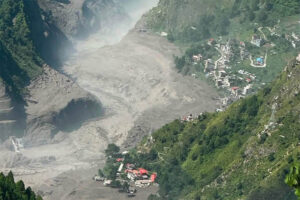 कैलाश मानसरोवर और गोसाईंकुंड जा रहे 250 से अधिक तीर्थयात्रियों का संपर्क टूटा, अधिकांश भारतीय होने का अनुमान
