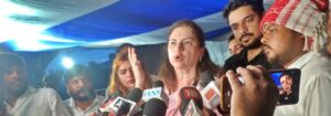अभिनेत्री कुनिका पहुंचीं जयपाल सिंह मुंडा स्टेडियम, छात्रों के समर्थन में उठाई शिक्षा व्यवस्था सुधारने की मांग