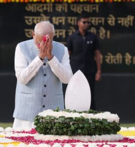 प्रधानमंत्री मोदी पहुंचे ‘सदैव अटल’, पूर्व प्रधानमंत्री वाजपेयी को दी श्रद्धांजलि