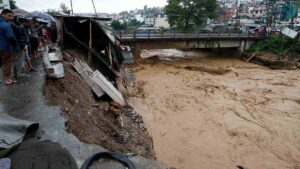 नेपाल में भीषण बाढ़ से 105 भारतीय पर्यटक लापता, 31 मानसरोवर यात्री भी शामिल
