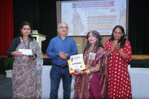 मध्य प्रदेश भवन नई दिल्ली में साड़ी ड्रेपिंग एवं हैंडलूम प्रदर्शन प्रतियोगिता का हुआ आयोजन