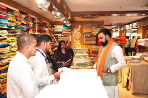 बिहार के शिल्पकारों ने प्रदेश की पारंपरिक लोककला को समृद्ध किया : मुख्यमंत्री