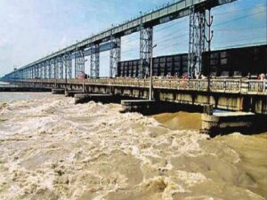 बिहार में बाढ़ का संकट गहराया, 8 नदियां खतरे के निशान से ऊपर; 13 जिलों में बढ़ी परेशानी