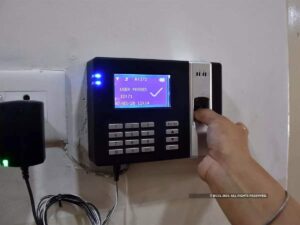 शिक्षा विभाग ने कॉलेजों से मांगी बायोमेट्रिक अटेंडेंस की रिपोर्ट, कर्मचारियों की नहीं लगी उपस्थिति तो रुक सकता है वेतन