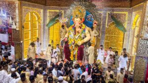 पटना में सजा लालबाग के राजा का भव्य दरबार, 55 लाख के मुकुट से सुशोभित हुए गणपति