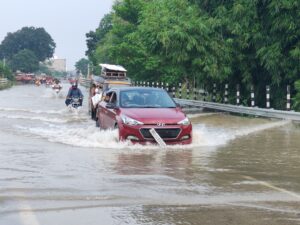 भागलपुर में गंगा का रौद्र रूप, फोरलेन तक पहुंचा बाढ़ का पानी; कई मोहल्ले जलमग्न
