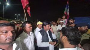 पटना मरीन ड्राइव पर बाढ़ पीड़ितों से मिले मुकेश सहनी, राहत कार्य तेज करने की मांग