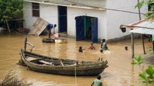 भागलपुर में गंगा का रौद्र रूप, खतरे के निशान से 48 सेंटीमीटर ऊपर पहुंचा जलस्तर; घरों में घुसा बाढ़ का पानी
