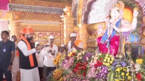 पटना में गणपति के दरबार पहुंचे CM सम्राट चौधरी, अपने हाथों से उतारी आरती