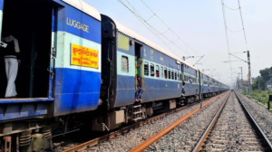 जमालपुर में ट्रेनों की रफ्तार बेपटरी, विक्रमशिला-गरीब रथ समेत कई ट्रेनें घंटों लेट
