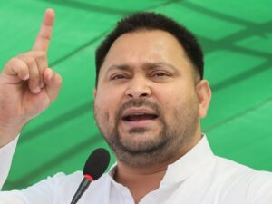 बिहार बाढ़ पर तेजस्वी यादव का केंद्र पर हमला, एयरफोर्स से राहत सामग्री पहुंचाने की मांग; चिराग के CM वाले दावे पर कसा तंज