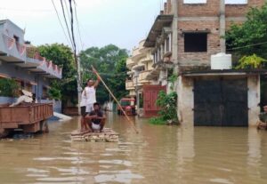 बाढ़ से भागलपुर त्रस्त, 8.5 लाख से अधिक आबादी बाढ़ की चपेट में, दो वक्त की रोटी के लिए संघर्ष जारी