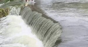 भागलपुर में कोसी नदी का कहर, रेलवे लाइन बांध का 15 मीटर हिस्सा टूटा, कई गांवों में घुसा बाढ़ का पानी