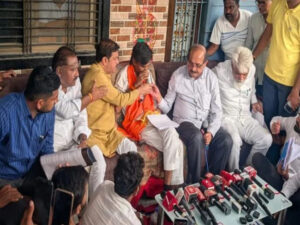 मराठा आरक्षण : मनोज जरांगे ने वापस ली भूख हड़ताल, सरकार को तीन महीने का दिया समय