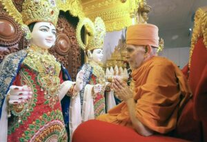 पेरिस में पारंपरिक हिंदू मंदिर में भव्य प्राण-प्रतिष्ठा, 40 से अधिक देशों के श्रद्धालु हुए शामिल