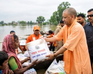 बाढ़ प्रभावितों के लिए योगी सरकार का राहत अभियान जारी, 21,226 लोगों को सुरक्षित स्थानों पर पहुंचाया