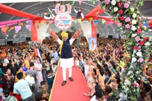 भोपालः नरेला रक्षाबंधन महोत्सव का भव्य समापन, मंत्री सारंग को इस साल 1.89 लाख बहनों ने बांधी राखी