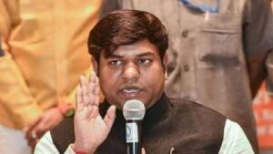 मुकेश सहनी का कौशाम्बी पहुंचने पर जोरदार स्वागत, गंगाजल हाथ में लेकर निषाद समाज ने लिया आरक्षण का संकल्प