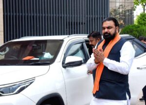 PM Modi के 25 साल पूरे होने पर पटना से वाराणसी रवाना हुई 25 कारों की रैली, CM सम्राट ने दिखाई हरी झंडी