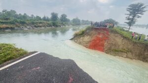मुजफ्फरपुर: तिरहुत नहर का तटबंध 40 फीट टूटा, आधा दर्जन गांव के करीब पाँच एकड़ खेत जलमग्न