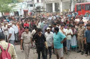 पटना में सिलेंडर ब्लास्ट के बाद मकान में भीषण आग, कई लोगों के झुलसने की सूचना