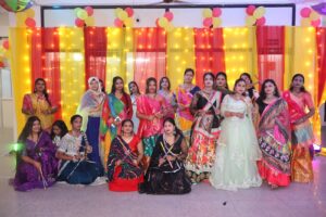 गुरुदेव ग्रुप ऑफ इंस्टीट्यूशन्स में धूमधाम से मना डांडिया उत्सव, गरबा की धुन पर झूमे छात्र-छात्राएं