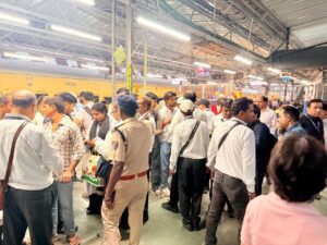 पटना जंक्शन पर टिकट जांच अभियान: 336 यात्री बिना टिकट या अनियमित टिकट के साथ पकड़े गए, ₹2.25 लाख जुर्माना वसूला