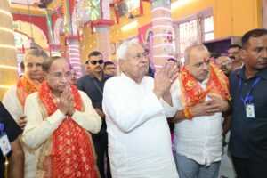 पटना के प्रमुख मंदिरों में नीतीश कुमार ने की पूजा-अर्चना, बिहार की सुख-समृद्धि की कामना