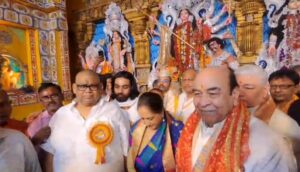 पटना में महाअष्टमी की धूम, मां दुर्गा के दर्शन करने पहुंचे बिहार के राज्यपाल सैयद अता हसनैन