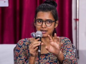 बांग्लादेश की क्रांति की तारीफ कर घिरीं नेहा बोरा, आंदोलन को लेकर उठने लगे सवाल