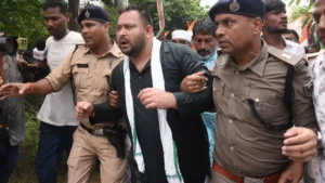 तेजस्वी-मीसा-मुकेश को पुलिस ने हिरासत में लिया, पटना में विपक्ष का जोरदार हंगामा