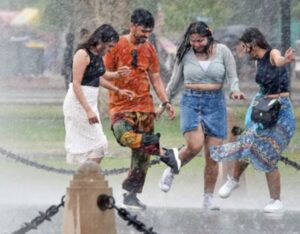 आज कई जिलों में आंधी-बारिश का अलर्ट, वज्रपात को लेकर मौसम विभाग ने किया सतर्क