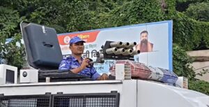 विधानसभा के पास बढ़ा बवाल, अतिरिक्त फोर्स बुलाई गई; आंसू गैस के लार्ज थ्रस्टर लेकर तैयार पुलिसकर्मी